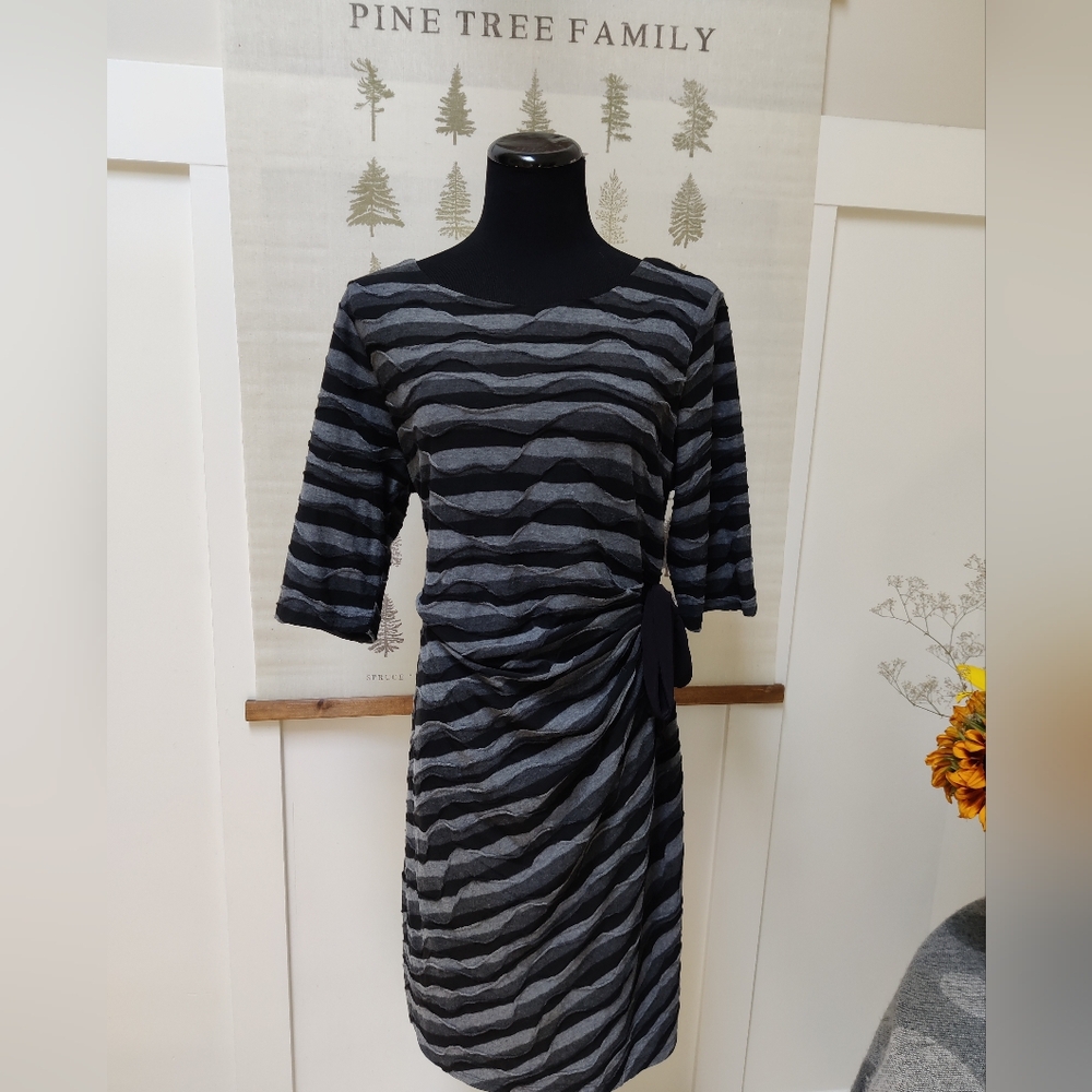 Lori M Collection Black & Gray Wave Stripe Ruched Midi Dress – Size XL